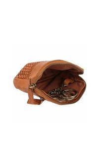 Brown woven leather pouch with a zip closure, featuring an interior keychain and soft fabric lining. Compact and structured design.