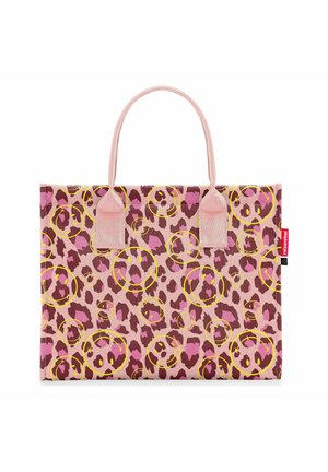 Bolsa de mano rosa con estampado de leopardo superpuesto con caras sonrientes amarillas, asas dobles y una etiqueta de marca roja en el lateral.
