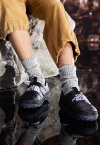 NUPTSE - Slip-ons - BLACK/WHITE