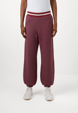 TENNIS CLUB PANT - Tepláky - bordeaux