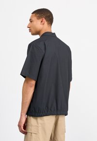 Nike Sportswear CLUB OXFORD - Košeľa - black/white