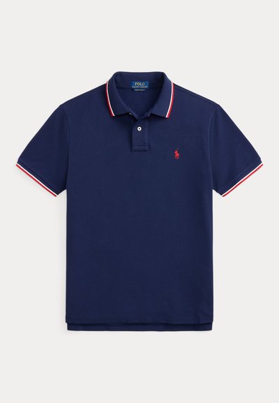 Μπλε ναυτικό κοντομάνικο πουκάμισο Polo Ralph Lauren με κόκκινη και λευκή λεπτομέρεια στον γιακά και τα μανίκια, με κόκκινο κεντημένο λογότυπο στο στήθος.