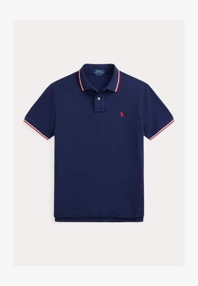 Μπλε ναυτικό κοντομάνικο πουκάμισο Polo Ralph Lauren με κόκκινη και λευκή λεπτομέρεια στον γιακά και τα μανίκια, με κόκκινο κεντημένο λογότυπο στο στήθος.