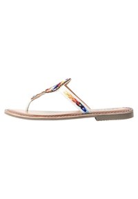 Sandačky s korálky na flip-flop s multibarevným vzorem na bílé pásce. Podešev je hnědá s hladkým povrchem a minimálním vzorem protiskluzu.