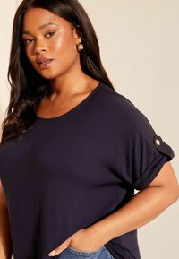 Curves Like These REGULAR FIT - SHORT SLEEVE TURN BACK SLEEVE - Basic póló - blue