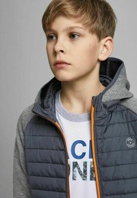 Jack & Jones Junior JJEMULTI QUILTED JACKET - Lengva striukė - grey melange