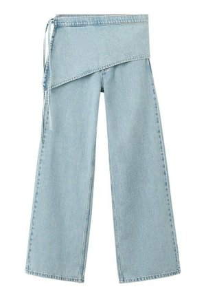 Pantaloni di jeans azzurri a gamba larga con una cintura avvolgente asimmetrica incorporata, annodata di lato.
