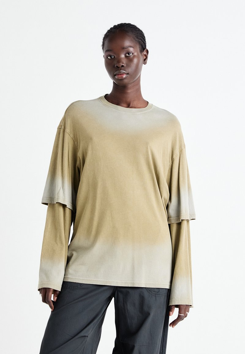 Weekday OVERSIZED DOUBLE DYED LONGSLEEVE TOP - Pikkade varrukatega topp - dark beige fade