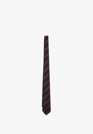 Corbata estrecha de color azul oscuro con rayas diagonales rojas distribuidas uniformemente a lo largo de toda su longitud.