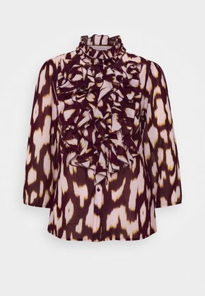 Vinrød bluse med all-over dyreprint, flæsepaneler foran, høj krave og 3/4-lange ærmer. Fremstillet af letvægtsstof.