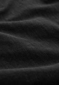 Next V-NECK BUBBLE HEM - REGULAR FIT - Marškinėliai su spaudiniu - black