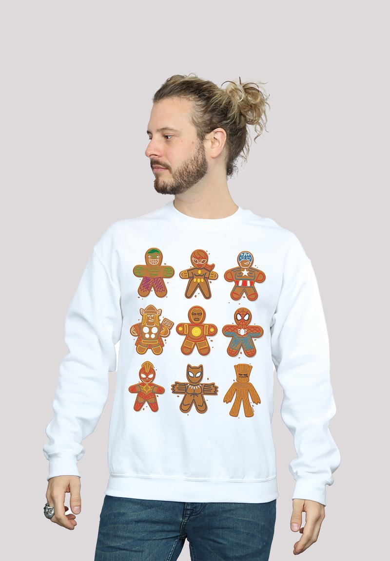 Vit sweatshirt med färgglada pepparkaksgubbe-superhjältedesign, som föreställer olika karaktärer med distinkta egenskaper och mönster.