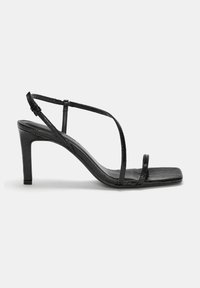 Sandale cu toc din piele neagră, cu vârf pătrat, design subțire cu barete, curea la glezna reglabilă și toc de înălțime medie.