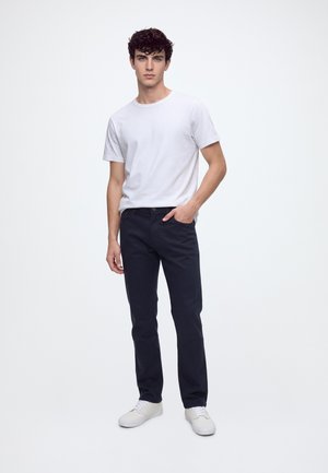 Abercrombie & Fitch, Обикновена тениска - 400