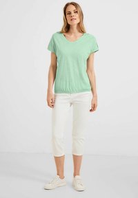 Cecil IN GEWASCHENER OPTIK - T-shirt basique - grün