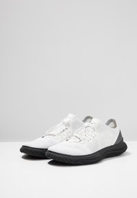adidas by Stella McCartney Väglöparskor - white