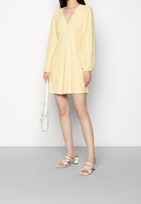 VILA Jerseyklänning - yellow