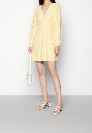 VILA Robe en jersey - yellow