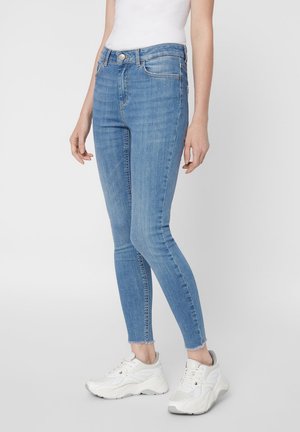 SKINNY FIT JEANS CROPPED - Jeans Skinny Fit - light blue denim