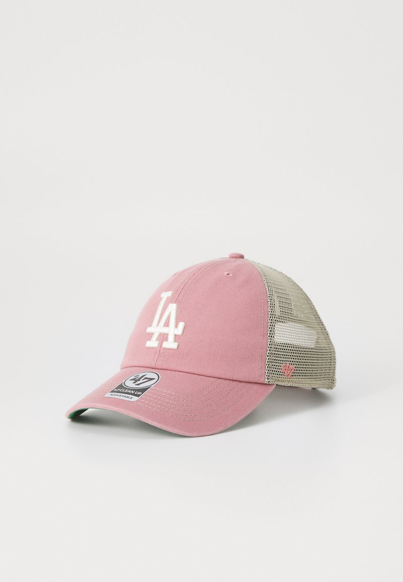 Cappellino da baseball rosa con retro in rete beige, caratterizzato da un logo LA bianco, visiera curva e un cinturino regolabile. Include un'etichetta di marca sul davanti.