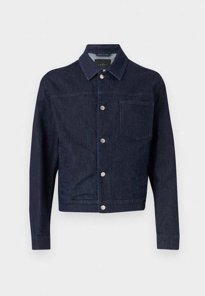 Σκούρο μπλε τζιν μπουφάν με μακριά μανίκια, κούμπωμα με κουμπιά στο μπροστινό μέρος, μια τσέπη στο στήθος και κλασικό γιακά.