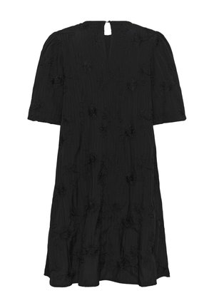 Sort knælængde kjole med korte pufærmer, subtil blomsterbroderi og en knaphulslukning bagpå ved halsudskæringen.