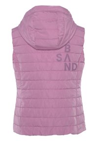 Rosa gepolsterte Weste mit Kapuze, versehen mit horizontalen Steppnähten und dem Wort "BAND" in einem dunkleren Farbton auf der linken Seite bedruckt.