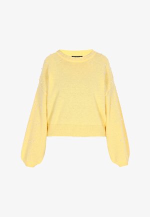 Geel gebreid vest met lange, opgeblazen mouwen, voorzien van parelversieringen langs de schouders. Rondde halslijn en geribde onderrand.