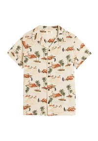 Camicia a maniche corte con bottoni in tessuto beige, caratterizzata da una stampa tropicale con rocce rosse, palme e barche a vela. Texture liscia, vestibilità comoda.