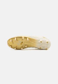 Under Armour CLONE MAGNETICO PRO3.0 FG - Fotballsko til fast underlag - ivory dune/brownstone/metallic gold