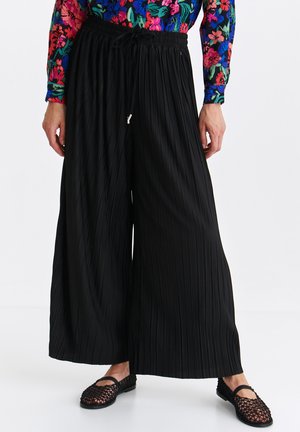 - Spodnie materiałowe