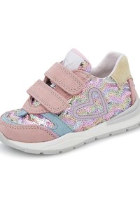 Sneaker rosa e multicolore con tessuto glitterato, dettagli in suede, fasce in velcro e design a forma di cuore. Suola in gomma bianca.
