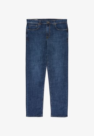Jean en denim bleu foncé avec bouton à l'avant, fermeture éclair, passants de ceinture et design cinq poches, posé à plat sur un fond blanc.