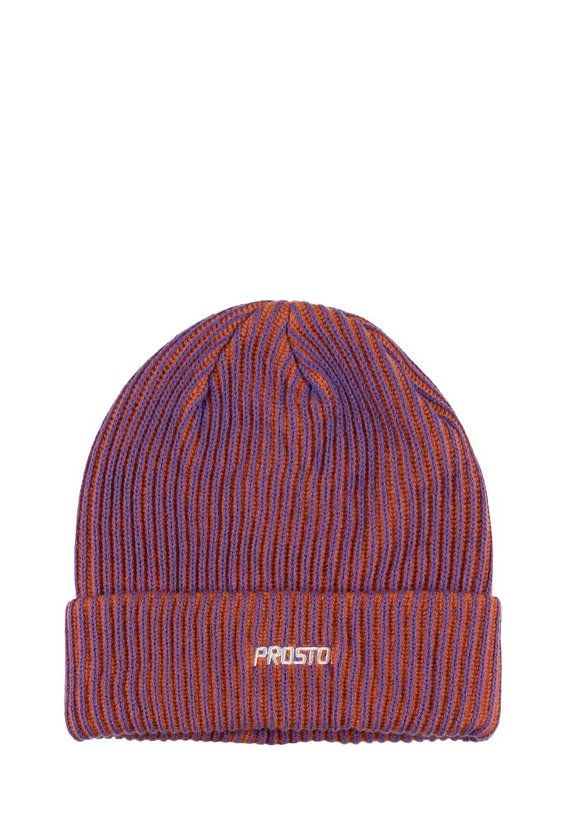 Fioletowo-pomarańczowa prążkowana dzianinowa czapka z wywiniętym rondem, z haftowanym na przodzie białym napisem "PROSTO".