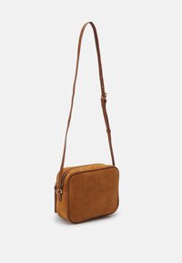 Zign LEATHER - Torba preko tijela - cognac