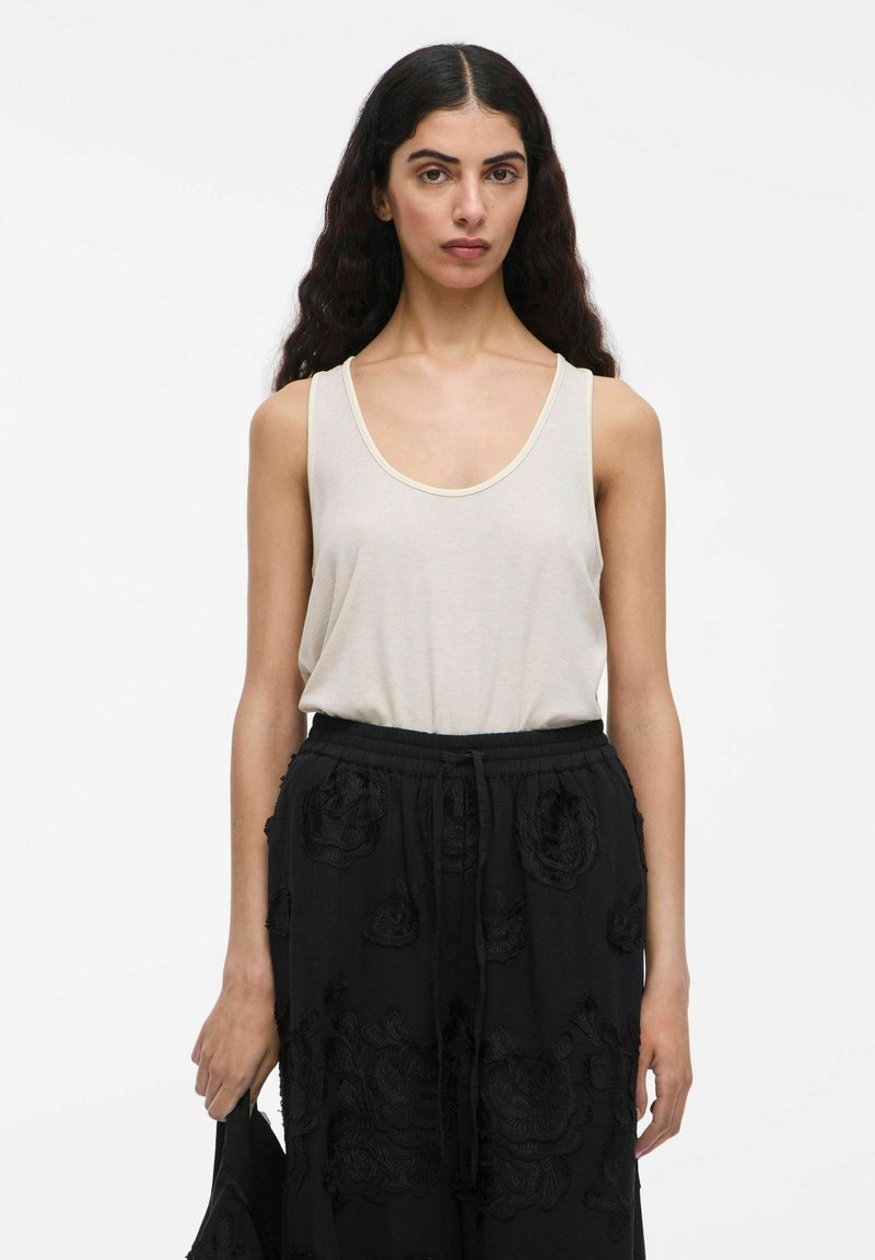 Rouge Edit RUNDHALS - Tops - super light natural melan