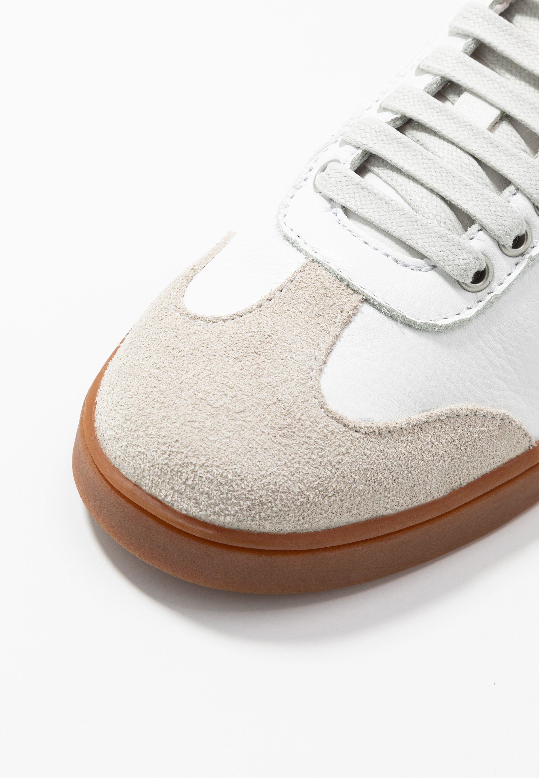 articlespp media p19979c92df87b3a Blackstone Joggesko whiteoatmeal Zalando.no