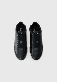 Calvin Klein Jeans RETRO RUNNER - Sneakers laag - black/bright white