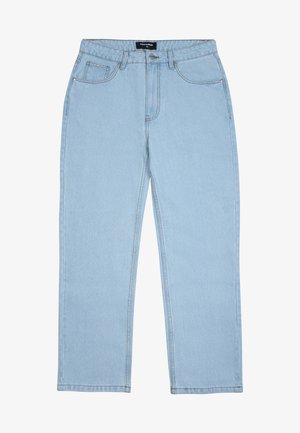 Blugi cu croială dreptă, de culoare albastru deschis, cu buzunare frontale, bucle pentru curea, închidere cu nasturi și detalii vizibile de cusătură.