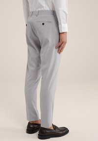 WE Fashion THE FLEX SUIT - Kostiuminės kelnės - grey