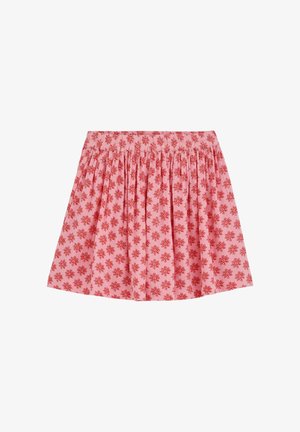 Rožnata nabrana krilo z rdečimi cvetličnimi vzorci in elastičnim pasom, položeno na ravno na belem ozadju.