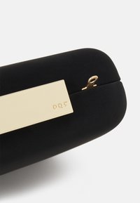 PARFOIS FIRE BREATHER - Kuvertväska - black