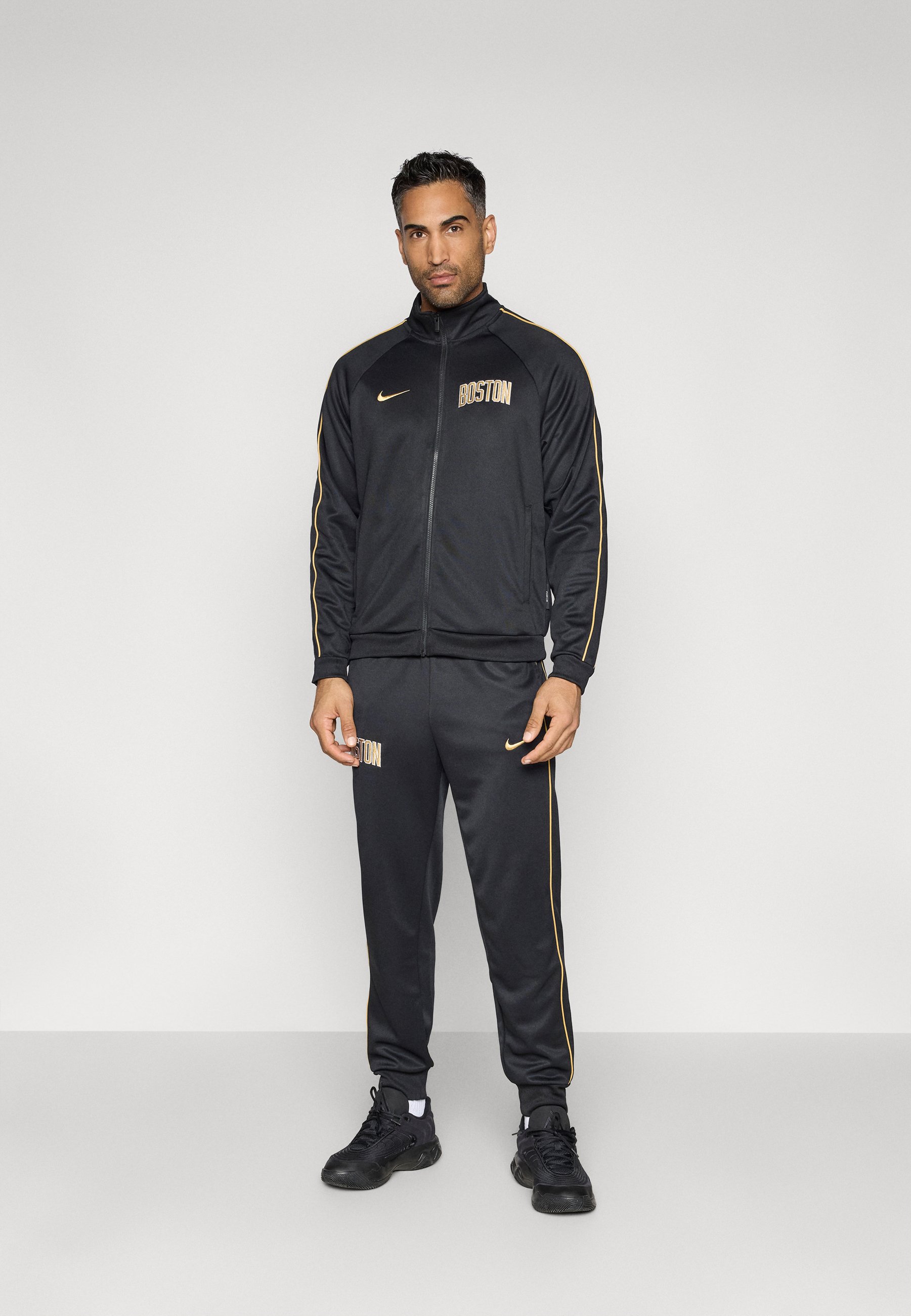 nike tracksuit mens outlet
