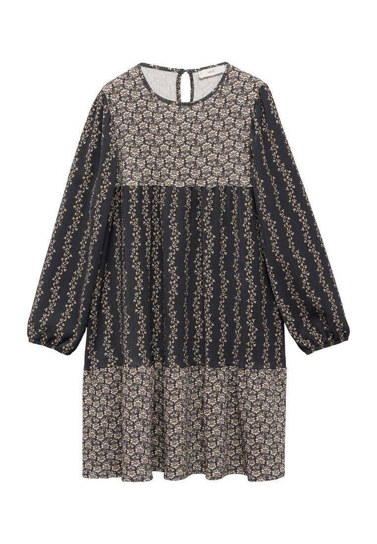 Mörkblommig klänning med långa puffärmar, rund halsringning och flera lager. Har ett delikat blommönster på en marinblå bakgrund.