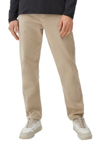 Pantalones de algodón beige con corte recto y ligero estiramiento, que cuentan con un diseño clásico de cinco bolsillos y detalles de costura sutiles.