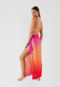 KARL LAGERFELD Complementos de playa - ombre hibiscus carmelia