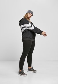 Urban Classics Kapucni - black/white