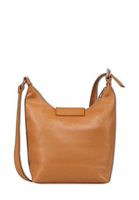 Tan leren schoudertas met een gestructureerde afwerking, een bovenklep en een lange verstelbare schouderband; heeft een minimalistisch ontwerp en een slanke vorm.