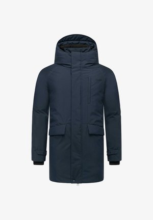 Marineblauwe parka met een hoge kraag en een vaste capuchon. Voorzien van twee voorzakken, elastische manchetten en een ritssluiting met extra drukknopen.