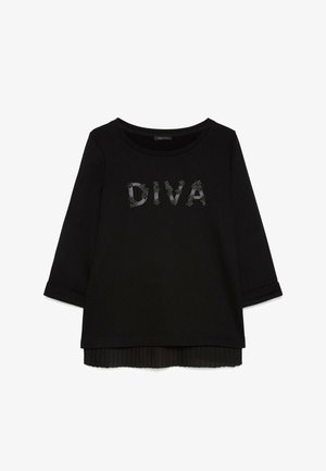 Czarna koszula z długim rękawem, z plisowanym dołem i czarnym kwiatowym napisem z cekinów "DIVA" na wysokości klatki piersiowej.